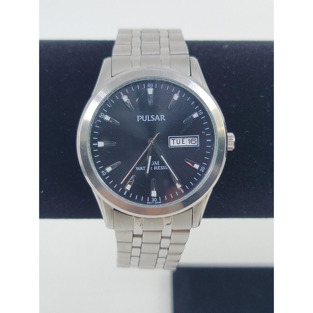 Pulsar Mens Quarts Day Date Stainless Steel Mens Watch New Battery 37mm Working
